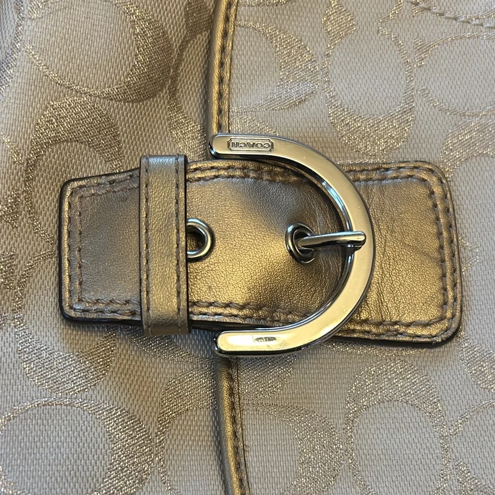 Coach Signature C Gold and Cream Soho Crossbody bag - Picture 16 of 16